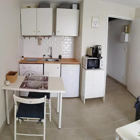 Charming Studio With Balcony Near The Sea