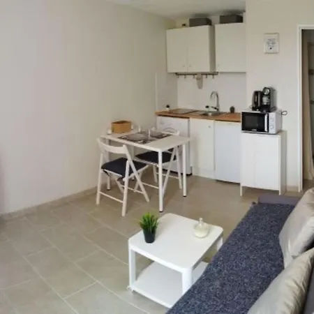 Charming Studio With Balcony Near The Sea